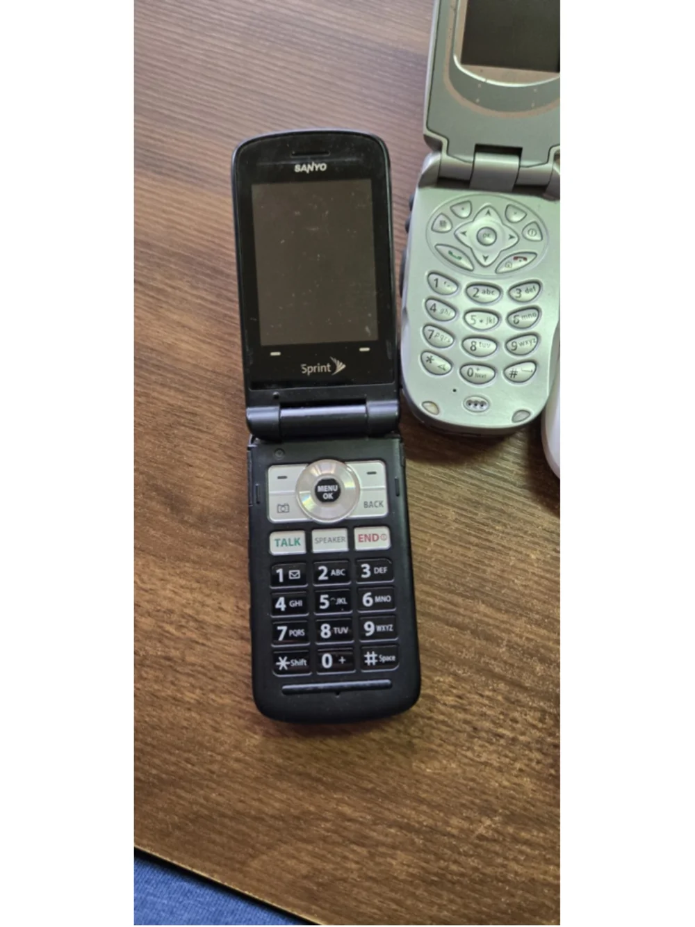 Vintage Lot of 4 Different Old Flip Cellphones Samsung, Sanyo, Motorola